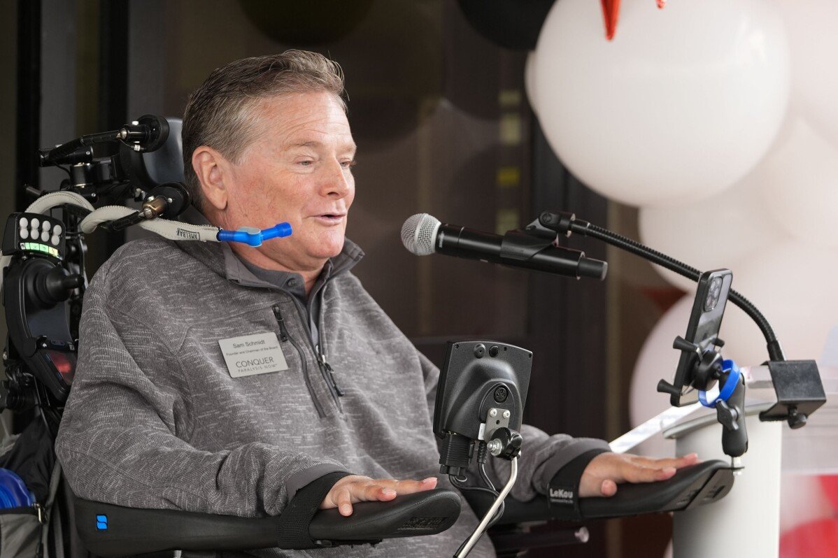 Sam Schmidt เปิดศูนย์กายอุปถัมภ์ในอินเดียแนโพลิสเพื่อฟื้นฟูผู้บาดเจ็บจากบาดเจ็บ โศกงอย  